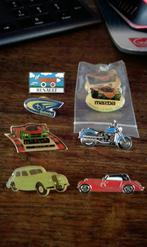 Lot 9 pins voiture moto Mazda Renault subaru Nissan Datsun, Transport, Utilisé, Enlèvement ou Envoi, Insigne ou Pin's