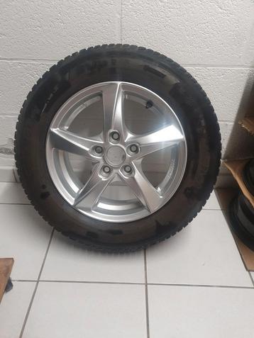 Jantes avec pneus hiver Michelin., Pneus hiver, Enlèvement ou Envoi, Véhicule de tourisme, Pneu(s)