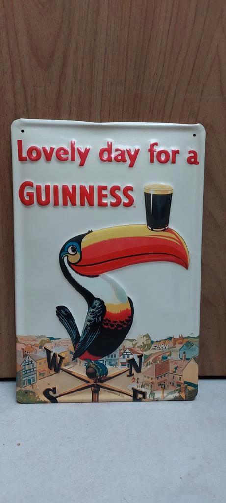 Enseigne publicitaire Belle journée pour une Guinness en rel, Collections, Marques de bière, Neuf, Panneau, Plaque ou Plaquette publicitaire