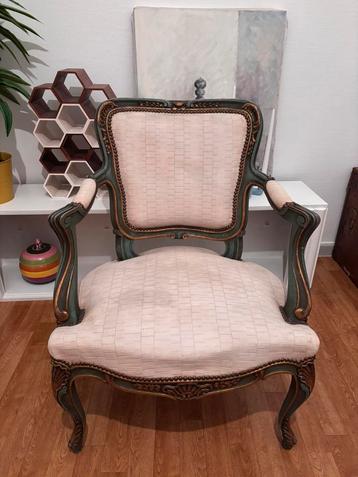 Fauteuil in Louis XV-stijl, prachtige patina en vergulding beschikbaar voor biedingen