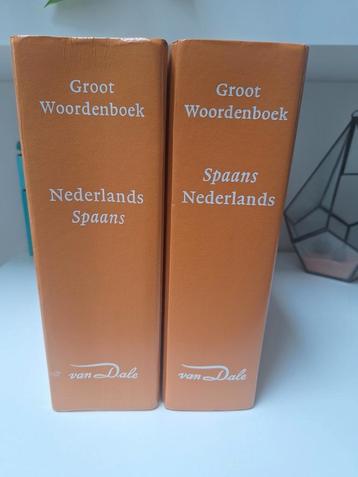 Set Van Dale Groot Woordenboek Nederlands Spaans beschikbaar voor biedingen