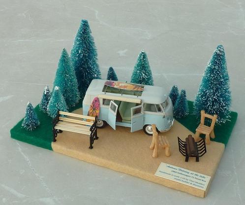 schaal 1/43 1963 Volkswagen T1 Panel Bus diorama, Hobby en Vrije tijd, Modelauto's | 1:43, Zo goed als nieuw, Bus of Vrachtwagen