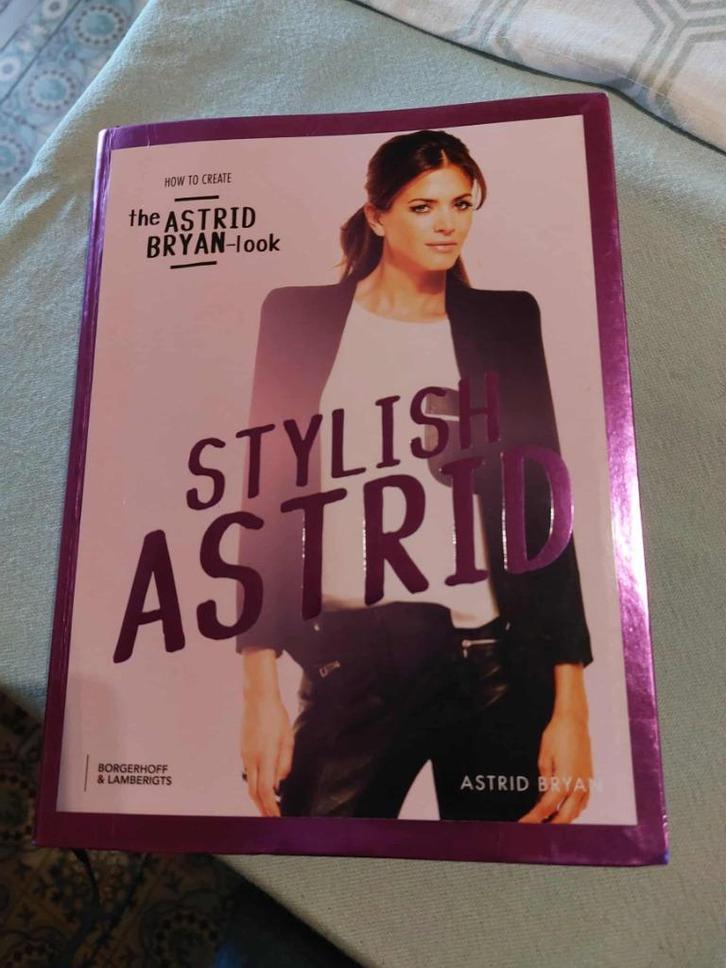 Stylist Astrid / how to create the Astrid Bryan-look, Livres, Mode, Utilisé, Mode en général, Envoi