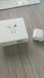 Apple AirPods, Utilisé, Bluetooth, Enlèvement ou Envoi, Intra-auriculaires (Earbuds)