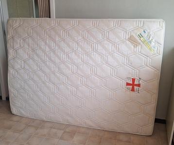 Hygiënische  kwaliteitsmatras beschikbaar voor biedingen