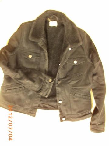 Divers vêtements de marque a vendre  beschikbaar voor biedingen