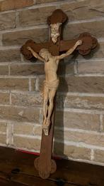 Crucifix fin années 60, Enlèvement