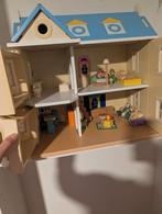 Groot houten speelgoed poppenhuis met meubels en poppen, Kinderen en Baby's, Ophalen, Gebruikt, Poppenhuis