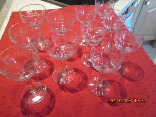 Verres (11) à vin ou à digestif sur pied, Verzamelen, Glas en Drinkglazen, Zo goed als nieuw, Overige typen, Ophalen of Verzenden