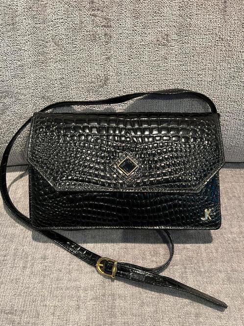 vintage leren tas van een bekend Japans merk, Handtassen en Accessoires, Tassen | Schoudertassen, Zo goed als nieuw, Leer, Ophalen of Verzenden