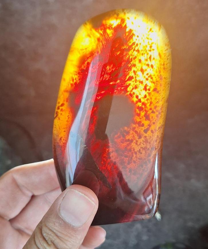 prachtig amber barnsteen sumatra indonesie 119 gram DONKER, Verzamelen, Mineralen en Fossielen, Fossiel, Ophalen of Verzenden