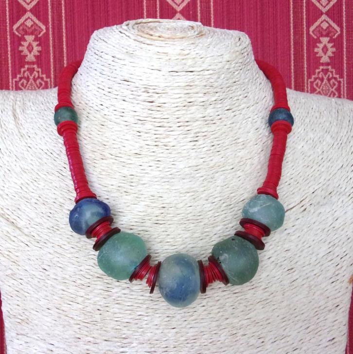 Afrikaanse groen-blauwe ketting in glas uit Ghana en ringen, Handtassen en Accessoires, Kettingen, Nieuw, Overige materialen, Groen