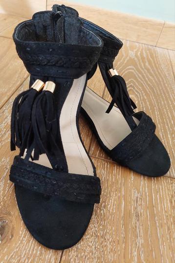 Zwarte sandalen 40 beschikbaar voor biedingen