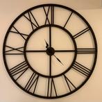 Horloge murale ronde en métal noir D 100cm, Huis en Inrichting, Woonaccessoires | Klokken, Ophalen, Zo goed als nieuw, Wandklok