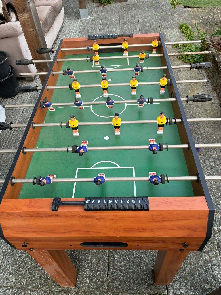 voetbaltafel, Enfants & Bébés, Jouets | Tables de jeux, Enlèvement, Comme neuf