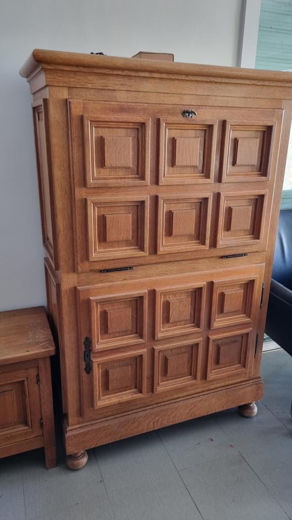 Bureau kast massief, Ophalen