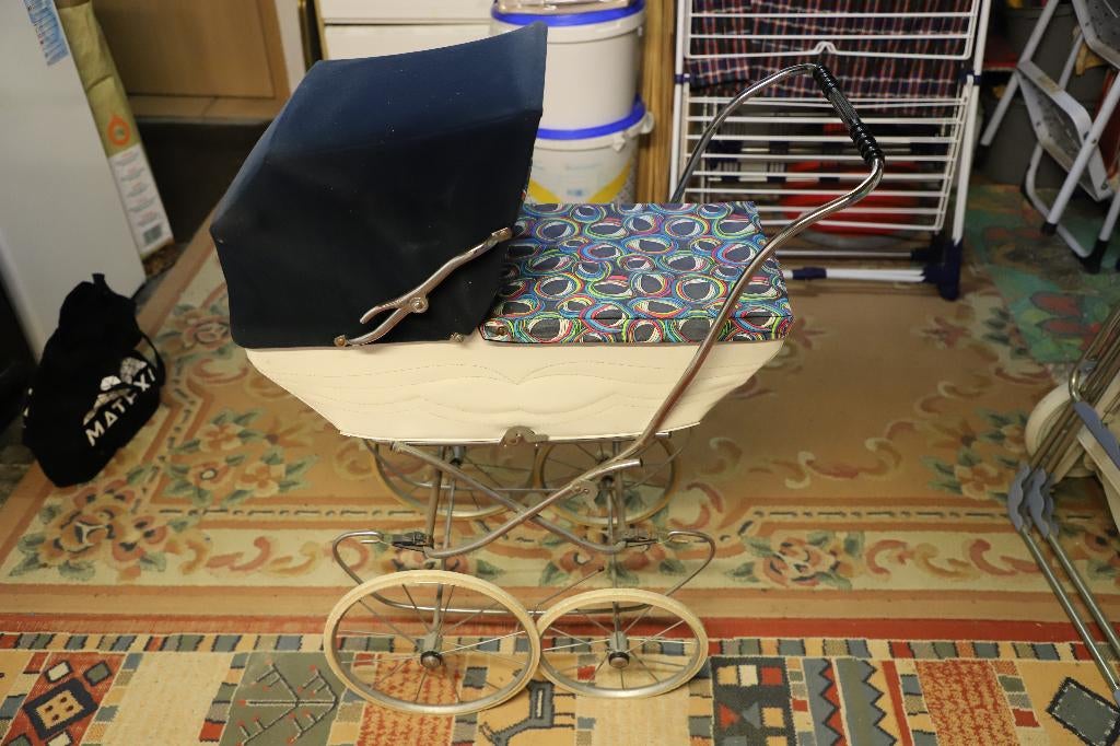 Ancienne Poussette pour poupée, Enfants & Bébés, Jouets | Poupées, Enlèvement, Utilisé, Autres types