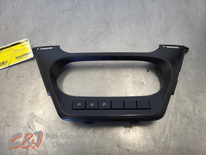 Cadre radio d'un Iveco New Daily, -, 3 mois de garantie, Utilisé, Autres marques automobiles