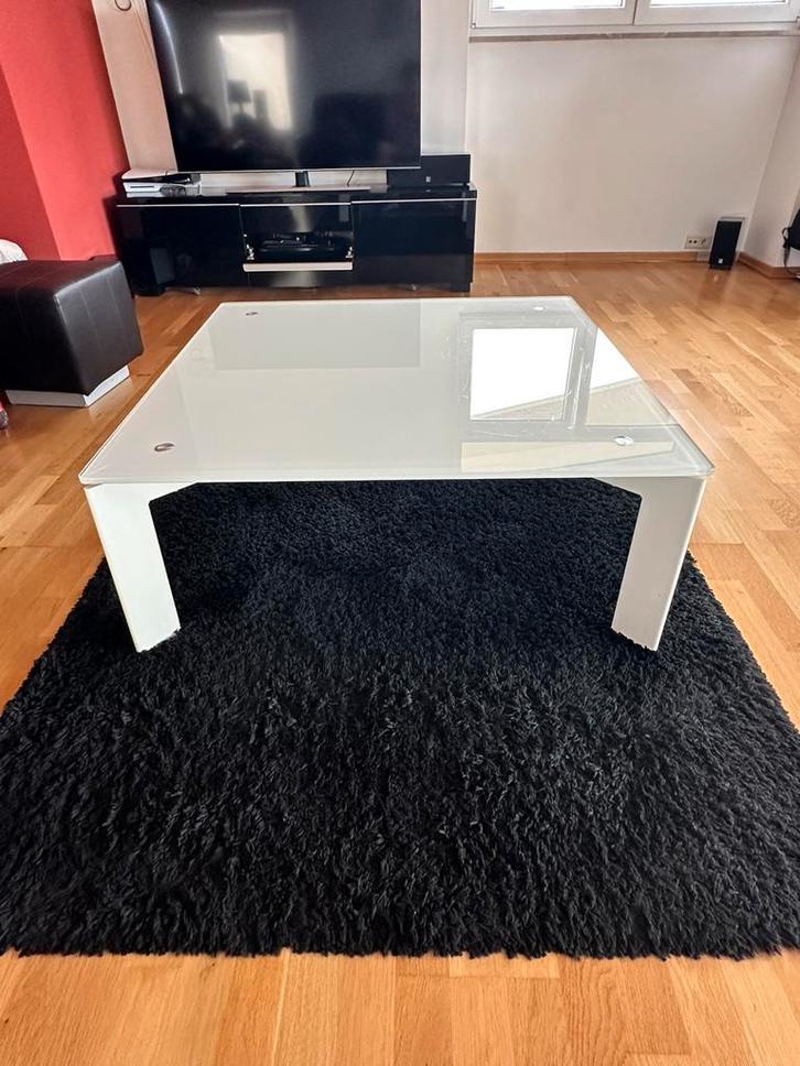 Table basse en verre + tapis, Maison & Meubles, Tables | Tables de salon, Enlèvement
