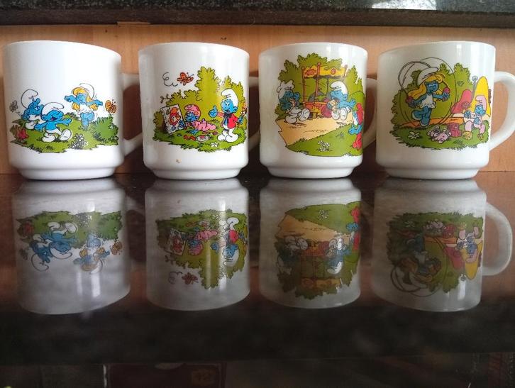 4 tasses Schtroumpfs (Pub. Benedictin)., Collections, Schtroumpfs, Neuf, Maison ou Attribut, Différents Schtroumpfs, Enlèvement ou Envoi