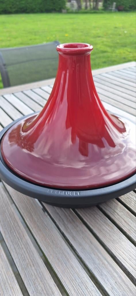 Le Creuset tajine 31cm NIEUW en ongebruikt, Gietijzer, Nieuw, Ophalen of Verzenden, Keramische plaat
