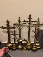 Verzameling antieke koperen kruisen, Ophalen