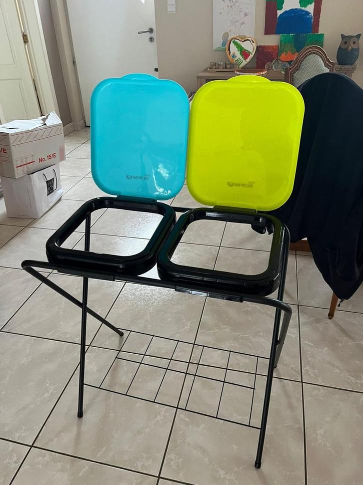 Double système de tri des poubelles et : compact et pratique, Maison & Meubles, Tables | Tables à manger, Neuf, Enlèvement