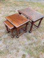 3 eiken bijzettafeltjes of extra zitjes, Enlèvement