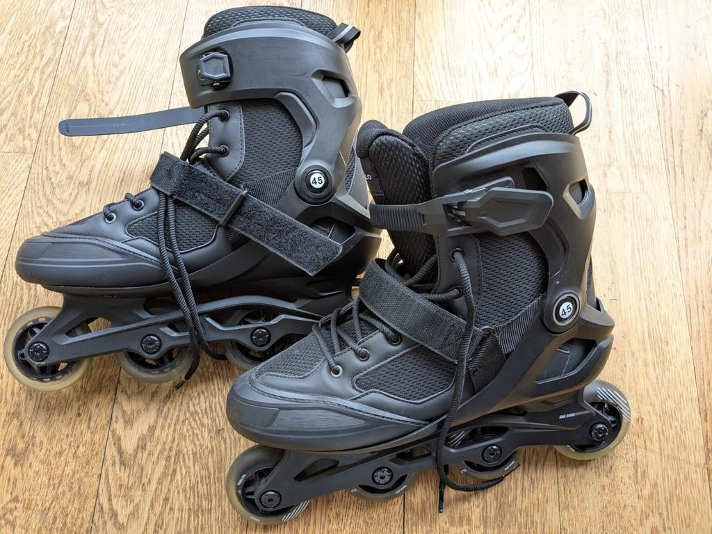 Men's black roller blades - like new - size 45, Sports & Fitness, Patins à roulettes alignées, Enlèvement