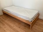 Robuust eenpersoonsbed met matras, Huis en Inrichting, Slaapkamer | Bedden, Ophalen, Gebruikt, Eenpersoons, Bruin