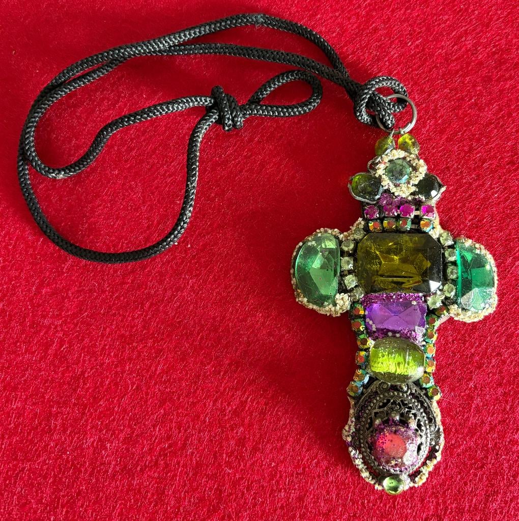 Bijoux Ancien: Pendentif en Forme de Croix - 1920, Bijoux, Sacs & Beauté, Bijoux anciens, Enlèvement ou Envoi, Autres matériaux