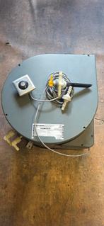 Chaudière Truma 12V-30MB complète avec interrupteur de comma, Enlèvement, Comme neuf