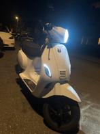 GTS Toscana Dynamic – Bouwjaar 2025 - 5300km -, Fietsen en Brommers, Snorfietsen en Snorscooters, Zo goed als nieuw, Benzine, Ophalen