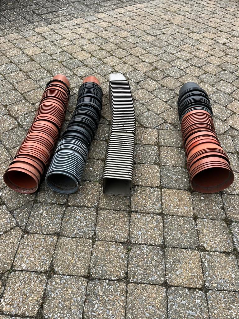 Kweekpotjes:150st van 9cm,35st van 12 cm(€0,10 per stuk., Ophalen, Zo goed als nieuw