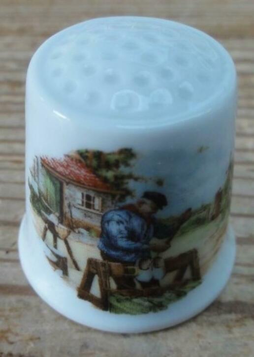 Royal Schwabap vingerhoedje met klompenmaker, Collections, Dés à coudre, Utilisé, Porcelaine, Enlèvement ou Envoi