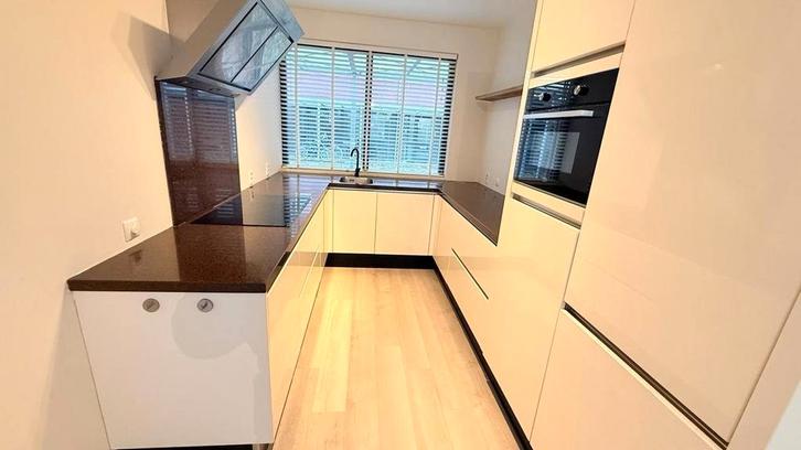 #2 Cuisine équipée en U, Maison & Meubles, Cuisine | Cuisines complètes, Cuisine en U, Crème, Granit ou Pierre, Sans poignée, Brillant ou Laqué