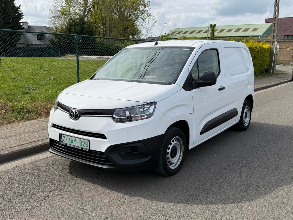Toyota Pro ace city 1.2i Climatisation 2023 comme neuve, Autos, Toyota, Achat, Euro 6, Entreprise, 2 places
