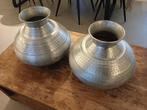 2 aluminium vazen - 30cm hoogte x 38cm diameter., Moins de 50 cm, Autres couleurs, Enlèvement, Utilisé