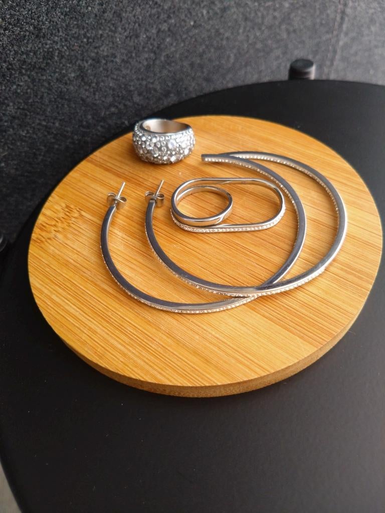 Zilveren sieradenset met Swarovski steentjes – oorringen en, Maison & Meubles, Enlèvement ou Envoi