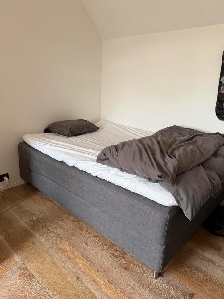 IKEA boxspring bed 140x200, Huis en Inrichting, Slaapkamer | Boxsprings, Gebruikt, 140 cm, 200 cm, Twijfelaar, Grijs, Ophalen