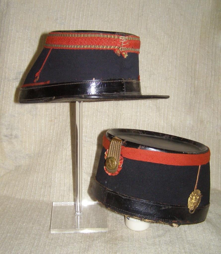 2 Belgische shako's uit 1914 om er nog een te maken., Ophalen of Verzenden, Landmacht, Helm of Baret
