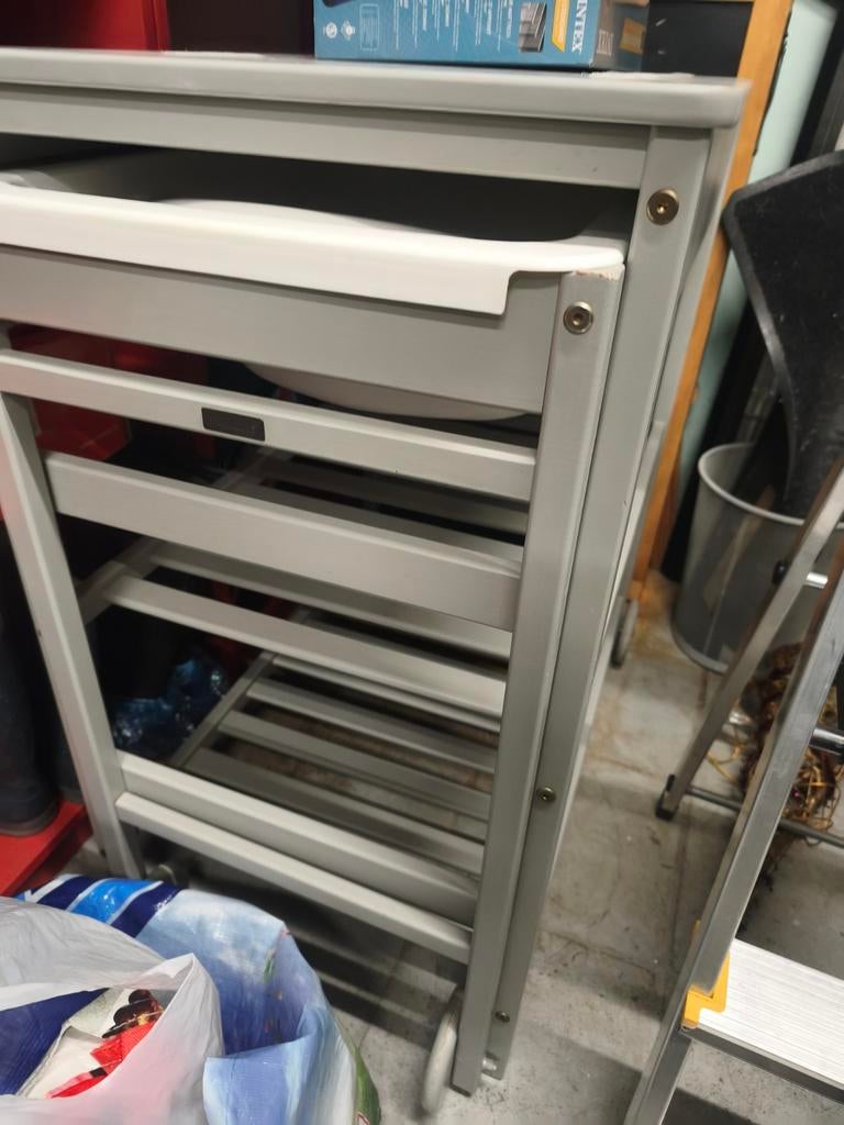 Grijze verzorgingstafel met bad, Enlèvement