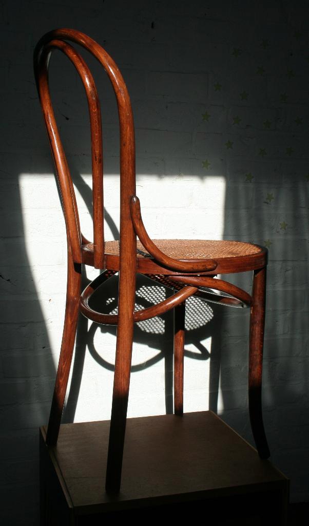 Gerestaureerde stoel Thonet style N18, Antiek en Kunst, Antiek | Meubels | Stoelen en Sofa's, Ophalen