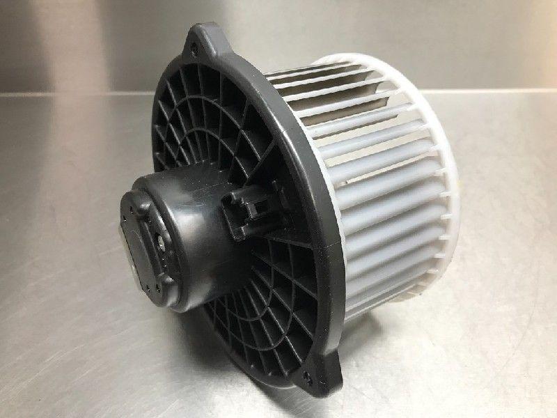 KACHEL VENTILATORMOTOR Mazda 2 (DJ / DL) (|8727001530|), Auto-onderdelen, Airco en Verwarming, Mazda, Gebruikt