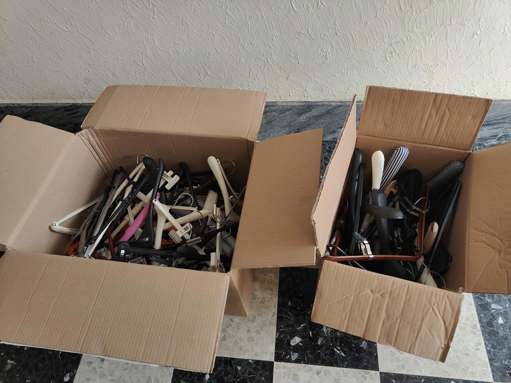 4 boîtes de porte-manteaux/cintres, Vêtements | Femmes, Cintres, Enlèvement