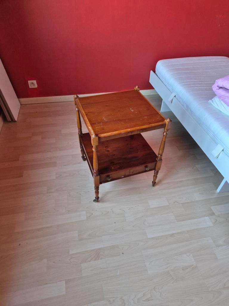 Petite table ancienne