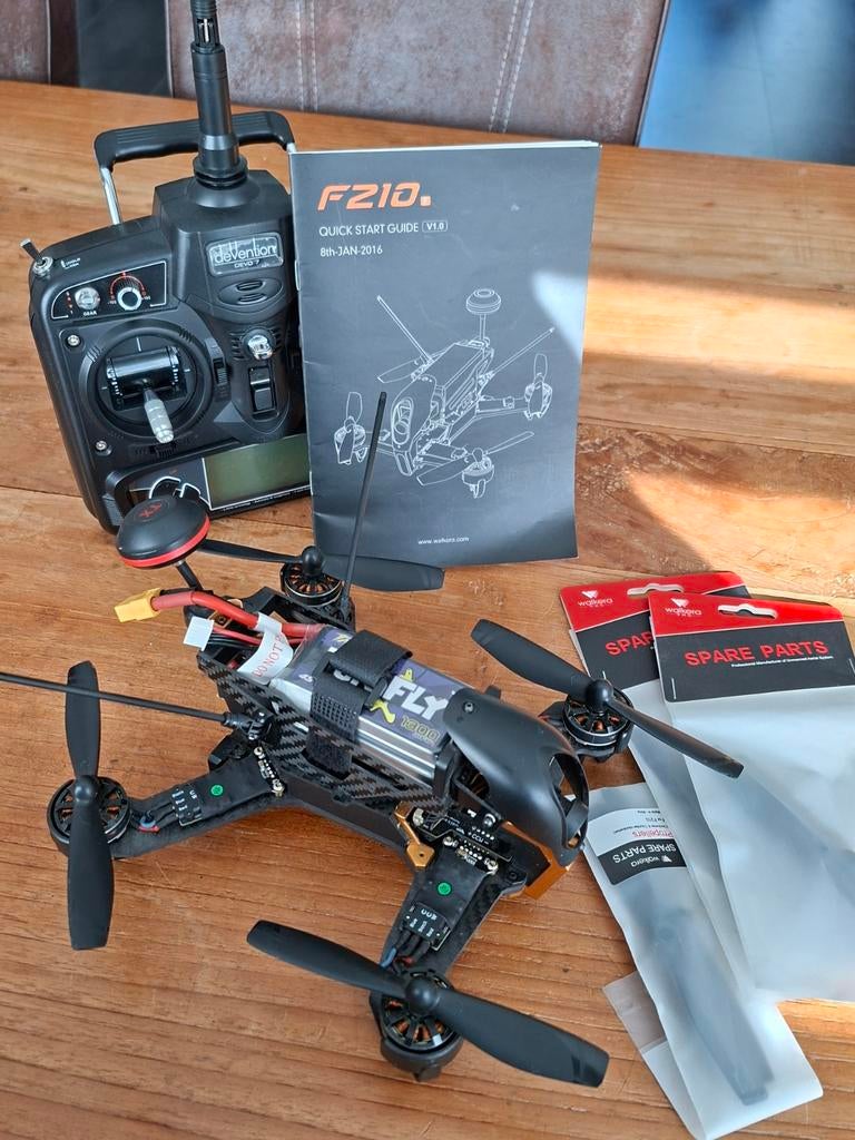 Walkera f210, Hobby & Loisirs créatifs, Modélisme | Radiocommandé & Téléguidé | Hélicoptères & Quadricoptères, Enlèvement