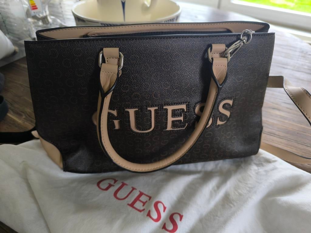 Guess handtas, Ophalen, Handtas