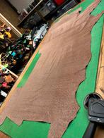 Bruin suede leer lap 1.3 mm  dikte heel soepel A-142, Hobby en Vrije tijd, Ophalen of Verzenden, Bruin