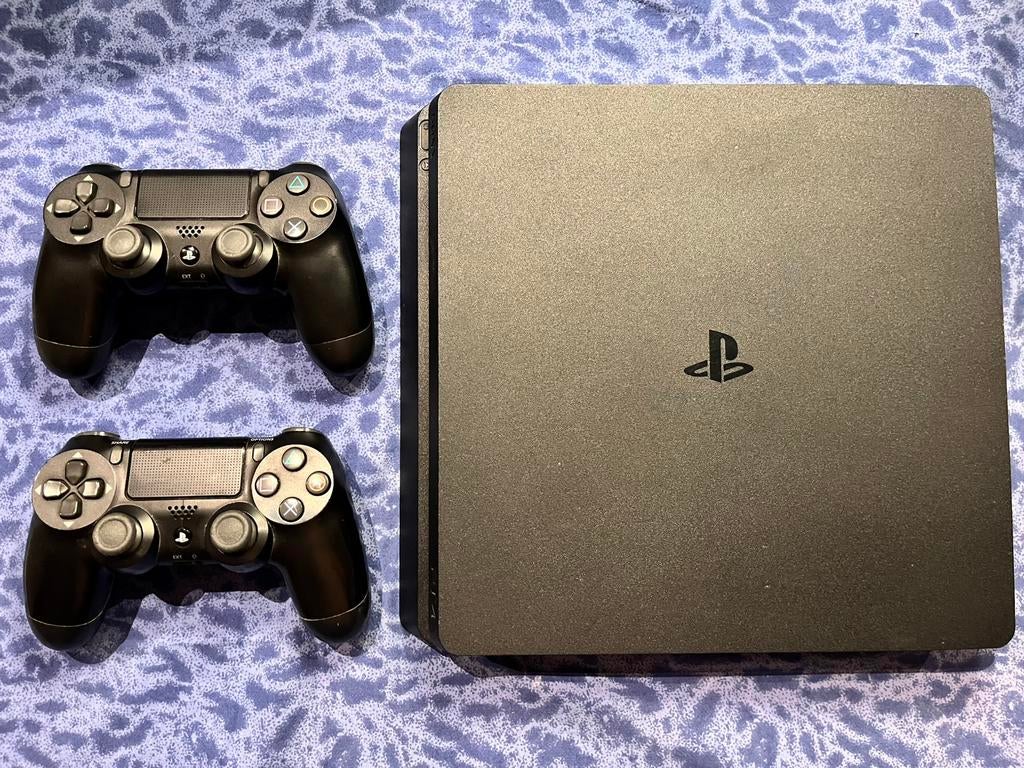 PlayStation 4 Slim avec 2 manettes, Consoles de jeu & Jeux vidéo, Enlèvement, Comme neuf, Avec 2 manettes, Slim